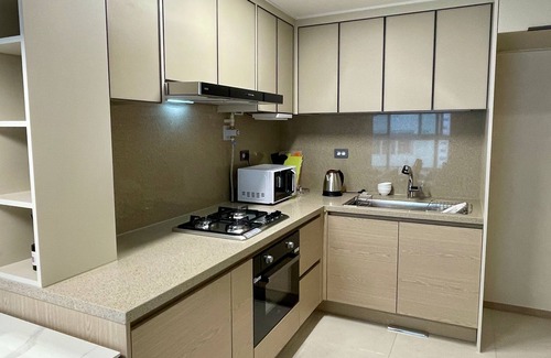 Downtown Apartment | [Guest Favorite] Premium Modern 3-bedroom apartment by Jeju Airport