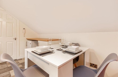 Pontrilas Apartment | Guest Homes - Carriage Court