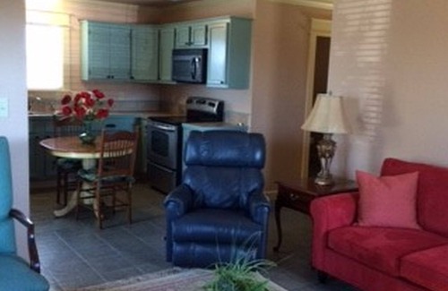 Fairhope House | Guest House,1 Br, 1ba, smoke/vape-free, pet/animal-free, adults only, 1 couple