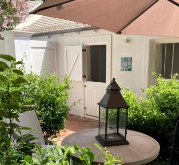 Greater Johannesburg Metropolitan Area House | Guest House at 118 by PWM Architects