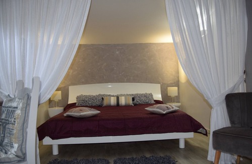 Les Terres Basses House | Guest-House In A Palmgrove For A Couple. Space, Privacy And Silence