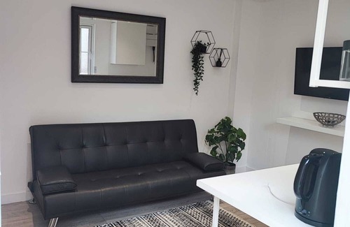 Andover Apartment | Guest House is Located in Andover. Suitable for Singles/Couples
