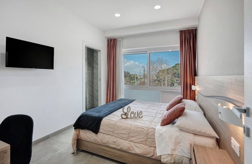 Naples House | Guest House 'La Maison Du Flavien' with Balcony, Wi-Fi and Air Conditioning