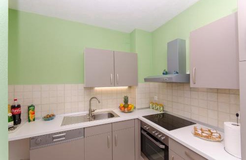 Tugare House | Guest house LUCIJA with swimming pool