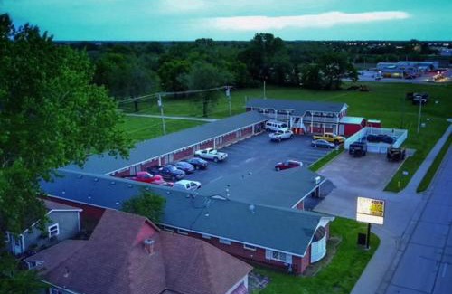 Chanute Hotel | Guest House Motel Chanute