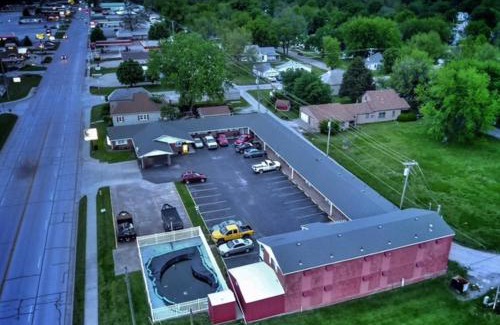 Chanute Hotel | Guest House Motel Chanute