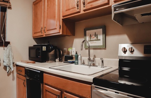 Elmira Cottage | Guest House on Historic Estate in Upstate New York