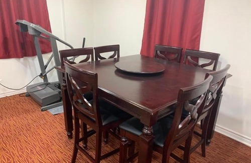 Churchill Meadows Apartment | Guest House Room No 01