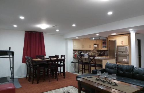 Churchill Meadows Apartment | Guest House Room No 02