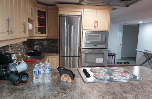 Churchill Meadows Apartment | Guest House Room No 02