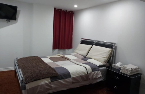 Churchill Meadows Apartment | Guest House Room No 02