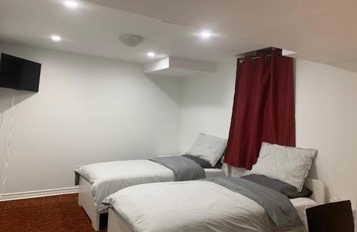 Churchill Meadows Apartment | Guest House Room No 03