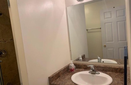 Churchill Meadows Apartment | Guest House Room No 03