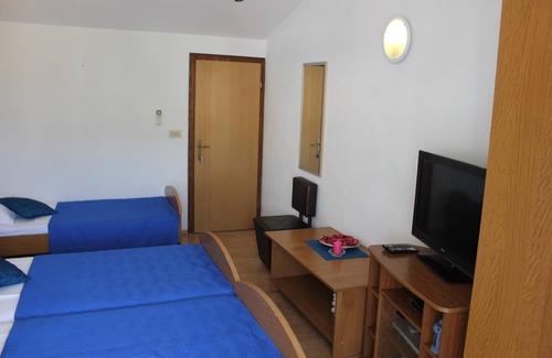 Ploce House | Guest House San Antonio-Triple Room with Balcony no.5