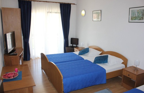 Ploce House | Guest House San Antonio-Triple Room with Balcony no.5