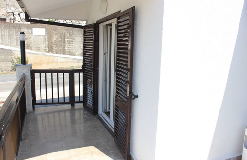 Ploce House | Guest House San Antonio-Triple Room with Balcony no.5