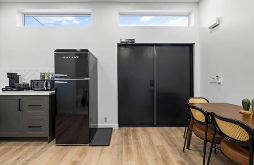 Los Angeles House | Guest house w/2BR 2bath by DTLA East Los Angeles