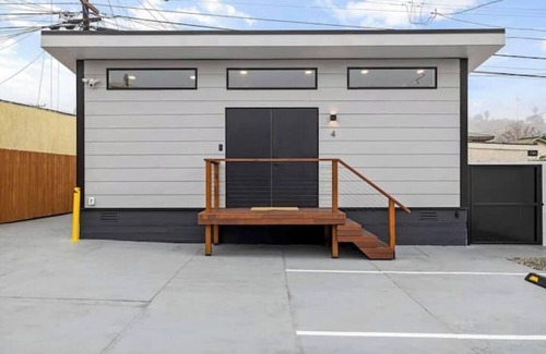 Los Angeles House | Guest house w/2BR 2bath by DTLA East Los Angeles