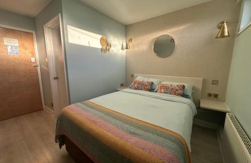 Chysauster Hotel | Guest Lodge By The Beach Club