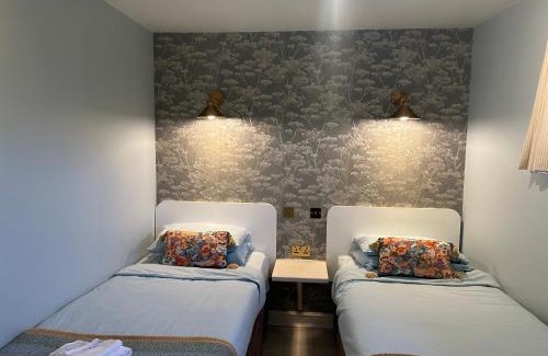 Chysauster Hotel | Guest Lodge By The Beach Club