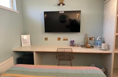 Chysauster Hotel | Guest Lodge By The Beach Club