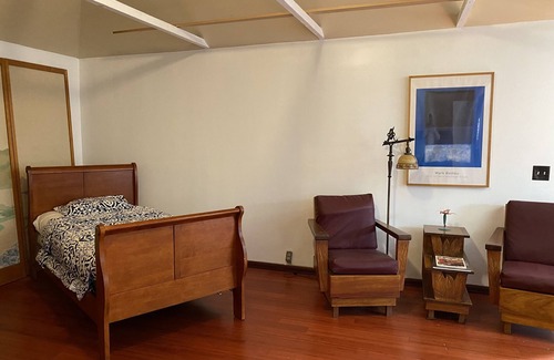Historic Filipinotown House | Guest/loft house close to downtown Los Angeles.