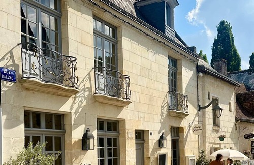 Azay-le-Rideau Apartment | Guest Room Verte - Auberge Radieuse