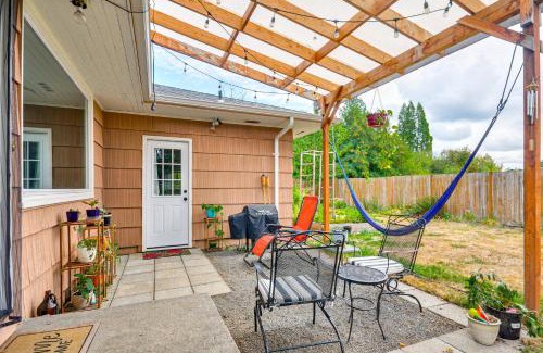 Aloha Apartment | Guest Suite in Portland Area with Shared Patio