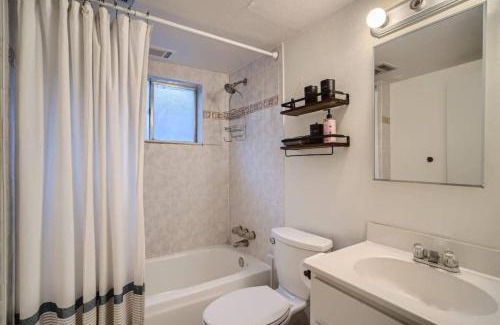 Edgewater Apartment | Guest Suite In West Denver With A Full KItchen