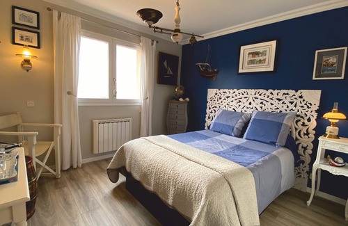 Saint-Aubin-de-Medoc Bed & Breakfast | Guesthouse 'Les Hortensias du Monastère' with Private Pool, Shared Terrace, and Wi-Fi