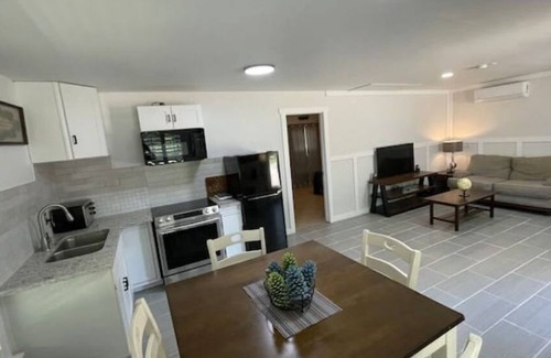 Hortense House | GuestHouse In Waverly Forest