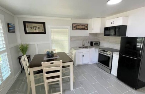 Hortense House | GuestHouse In Waverly Forest