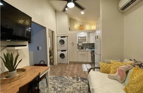 Southwest Anaheim Cottage | Guesthouse: Jacuzzi,Patio & Entry