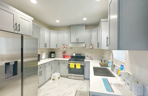 Santa Ana House | Guesthouse near Anaheim Convention