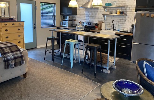 Playa Del Rey Cottage | Guesthouse with pool in the beautiful beach town of Los Angeles, Playa del Rey