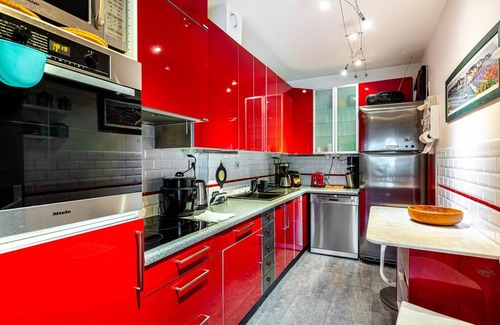 Plaisance House | GuestReady - Spacious stay with terrace and views