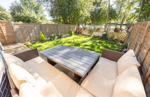 Eccles Apartment | GuestReady - A Haven by the River