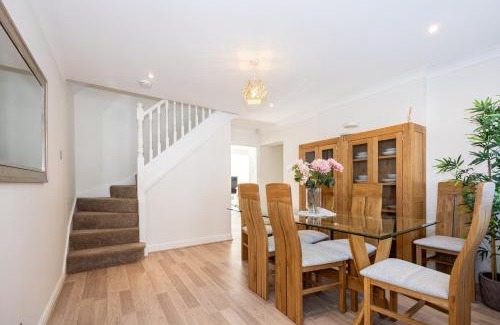 Eccles Apartment | GuestReady - A Haven by the River