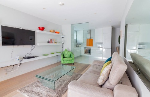 Grand Canal Dock Apartment | GuestReady - Baggot Street Living
