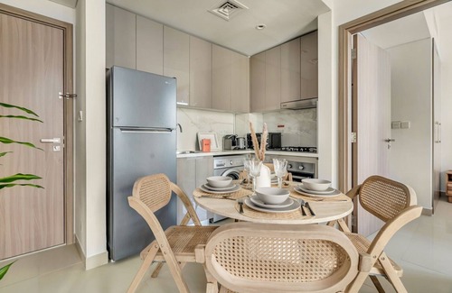 Nad Al Sheba Apartment | GuestReady Essential - Mode Retreat Azizi Gardens