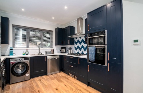 Southfield House | GuestReady - Family homestead near Chiswick Park