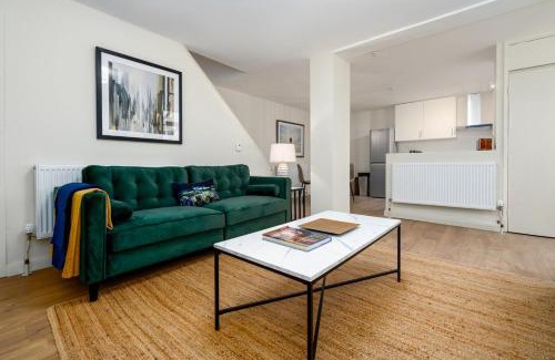 Brondesbury Apartment | GuestReady - Spacious retreat at Grange Park