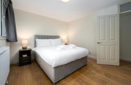 Brondesbury Apartment | GuestReady - Spacious retreat at Grange Park