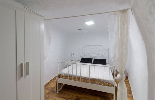 Santa Maria de Guia de Gran Canaria Villa | Guia house with swimming pool and jacuzzi