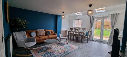 Church Gresley House | Guildhall - Beauluxe Properties large property - 3 bedroom - 4 beds - sleeps upto 6 people