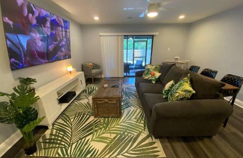 Pensacola Apartment | Gulf Breeze Condo w Pool Access!