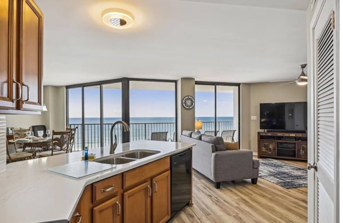 West Panama City Beach Condo | 🏖️Gulf Front-Hot Tub-Pool-Aquavista 603W🏖️