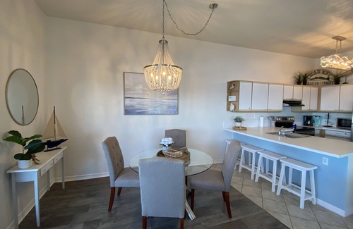 Cedar Key Condo | GULF-FRONT, TOP FLOOR, 2 BED, 2 BATH CONDO. POOL, BOAT PARKING, GREAT LOCATION!