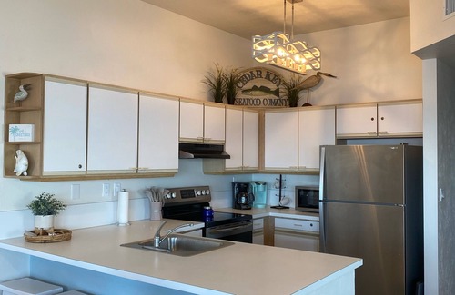 Cedar Key Condo | GULF-FRONT, TOP FLOOR, 2 BED, 2 BATH CONDO. POOL, BOAT PARKING, GREAT LOCATION!