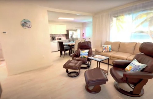 Gulf Gate Estates Cottage | Gulf Gate Escape near Siesta Key